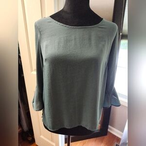 Forever 21 Green 3/4 length sleeve blouse w flutter sleeves